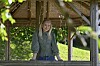 BYTTER STORBYEN: 20-åringen fra Trondheim ønsket seg en sommer med bygdestemning – og fant både sommerjobb og familietid i Nærøysund.
