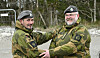 Avtroppende områdesjef kaptein Per Helge Westermann og påtroppende områdesjef major Anders Klette.