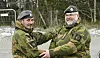 Avtroppende områdesjef kaptein Per Helge Westermann og påtroppende områdesjef major Anders Klette.