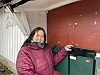 Heidi synes det er artig å gi oppmerksomhet til andre ved å legge små ting i postkassen.