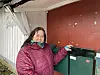 Heidi synes det er artig å gi oppmerksomhet til andre ved å legge små ting i postkassen.
