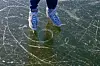 Å stå på skøyter er noe som hører jula til. Dessverre har det vært for mildt til at det er tykk nok is de fleste stedene.