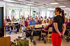For mange er det viktig å være med på ting som skjer, slik som denne markeringen. Jane Vammen Nordstrand (med ryggen til) holdt foredrag om hverdagsmestring.