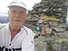 John var sporty og tok en selfie på toppen for artikkelen.