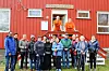 Aregawi Ghebrhiwet, Malik Alahamad, Solveig Pedersen, Agbo Afi Essenam, Ruth Brevik, Aldona Bøkestad, Mariam Nori Hamdi, Pauluda Granli, Panuwan Noot, Fredrik Nyborg, Bodil Gangstø, Kjellaug Hagen, Hallfrid Øyen og Guri Aakvik var klar for tur da Ytringen var på besøk i 2018. Bak står Steinar Vikestad og Paula Lindrupsen fra Bindal frivilligsentral.