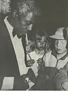 En ung Amund Hellsø fikk autografen til Al Bishop.