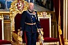 Kong Harald V ved podiet i stortingssalen under den høytidelige åpningen av det 166. storting, 11. oktober 2021.
