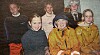 Forventningsfulle aktører foran premieren på skoleoppsetningen 'En reise i tid og sted'. Bak fra venstre; Kim Rune Bøe, Silje Brekstad, Torgeir Aakervik. Foran fra venstre; Marit Melbye, Mona Risvik og Siri Grindvik. Mellomtrinnet ved Rørvik skole tok publikum med på en ferd ut i den store verden.