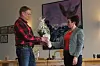 Ordfører Britt Helstad overrakte en blomsterbukett som takk til avtroppende kontor- og personalleder Hallgeir Lian.