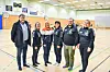 Fra venstre: Leder i Kolvereiddagskomiteen Åke Rønningen, leder i KIL Håndball Line Fallmyr, Ann Kristin Torsvik fra Sparebank 1, Margaret Hammer fra KIL håndball, leder i Kolvereid idrettslag Anders Rohde og Astrid Øie Johansen fra KIL Håndball er alle spente før helgas kamper i Nærøyhallen.
