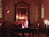 Thomas sang både egne- og andres sanger under konserten i Gravvik kirke. Han åpna konserten med sin egen sang Amalie.