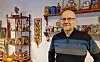 Tom Erik Laugen har mange skjulte skatter i sin antikvitetsbutikk i Rørvik.