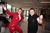 Fjorårets russepresident for rødrussen, Kristin Storfjord, og sokneprest Ann Kristin Avdem Grande under arrangementet i Rørvik kirke den 16. mai 2021.