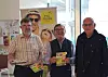 En optimistisk og godt fornøyd trio på stand på Mega Rørvik. Her serveres eplejuice og Olden vann. Fra venstre: Magne Krekling, Per Arne Lillebø og Johannes Sandstad.
