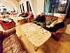 Laila Engan Lothe og Jens Lothe likte trivelig konsert med venner, kaffe og kake i Heimen på Rørvik.