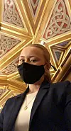 – Det var rart første gang å gå i korridorene på Stortinget som ansatt, innrømmer Tina. På grunn av smittevernrestriksjoner har hun for tiden hjemmekontor.