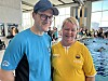 Sammen får vi det til: Stevneleder Ray Thomas Husvik fra Namsos svømmeklubb og leder i KIL Svømming, Hilde Storkjørren.