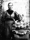 Johanna Ørnvik var litt av en dame. Her er hun avbildet med sin bestemor.