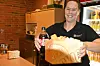 Avdelingsleder for kultur og frivillighet Stine Barstad Holm sto i kiosken.