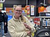 Camilla Thorsen hadde med seg babyen på shopping.
